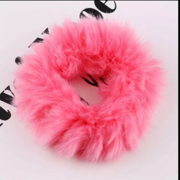 Colorful Furry scrunchies - Picture 5 of 7